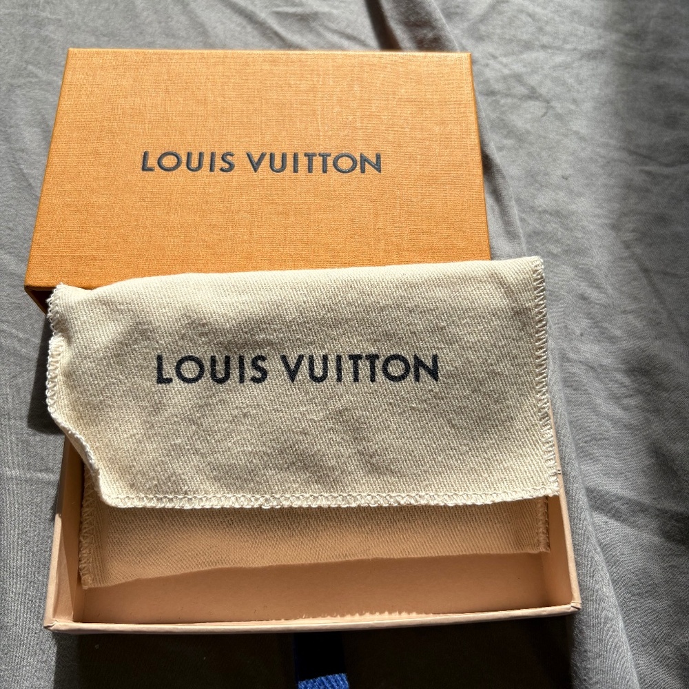 Louis Vuitton 6 key holder